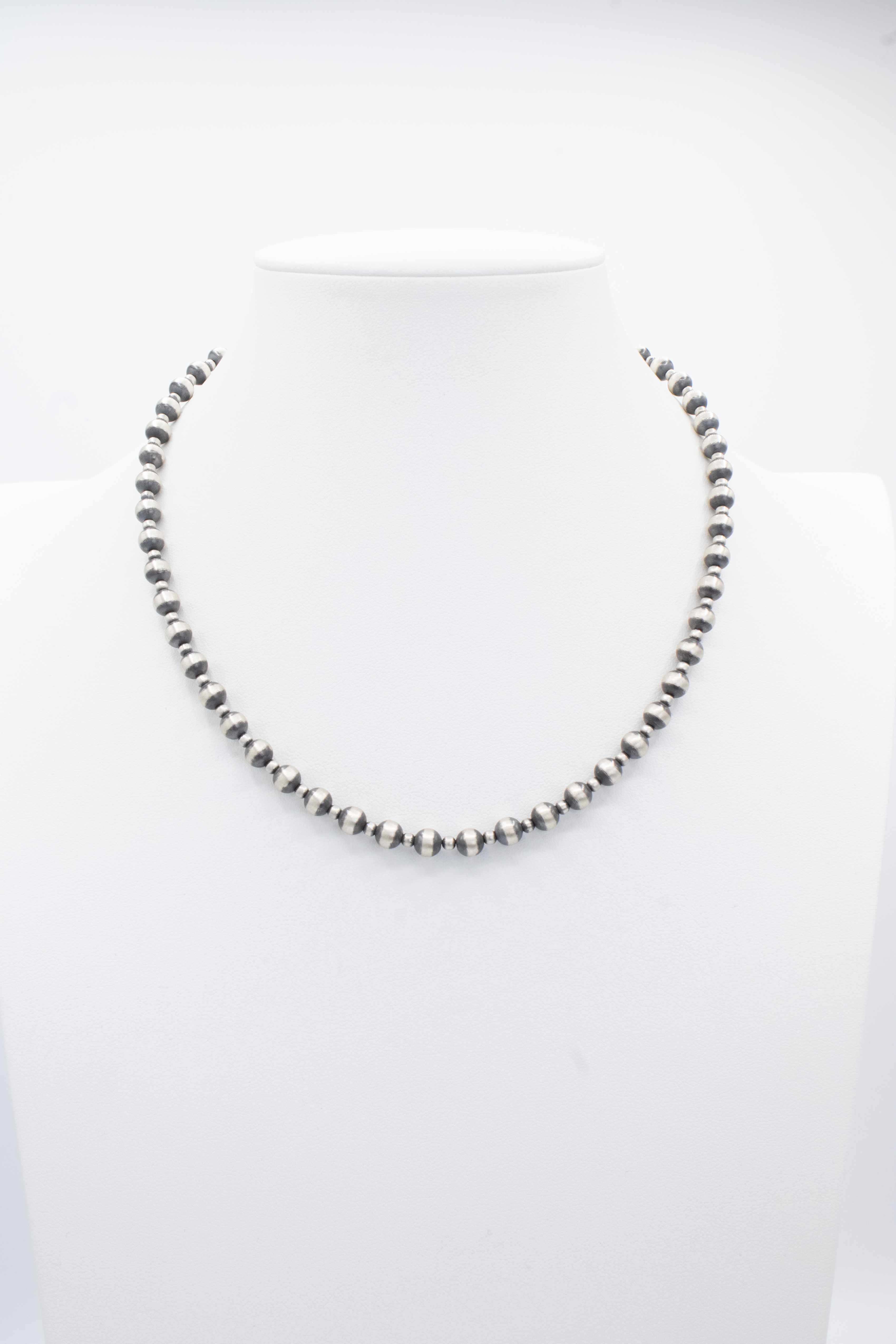 Alternating Pearl Necklace