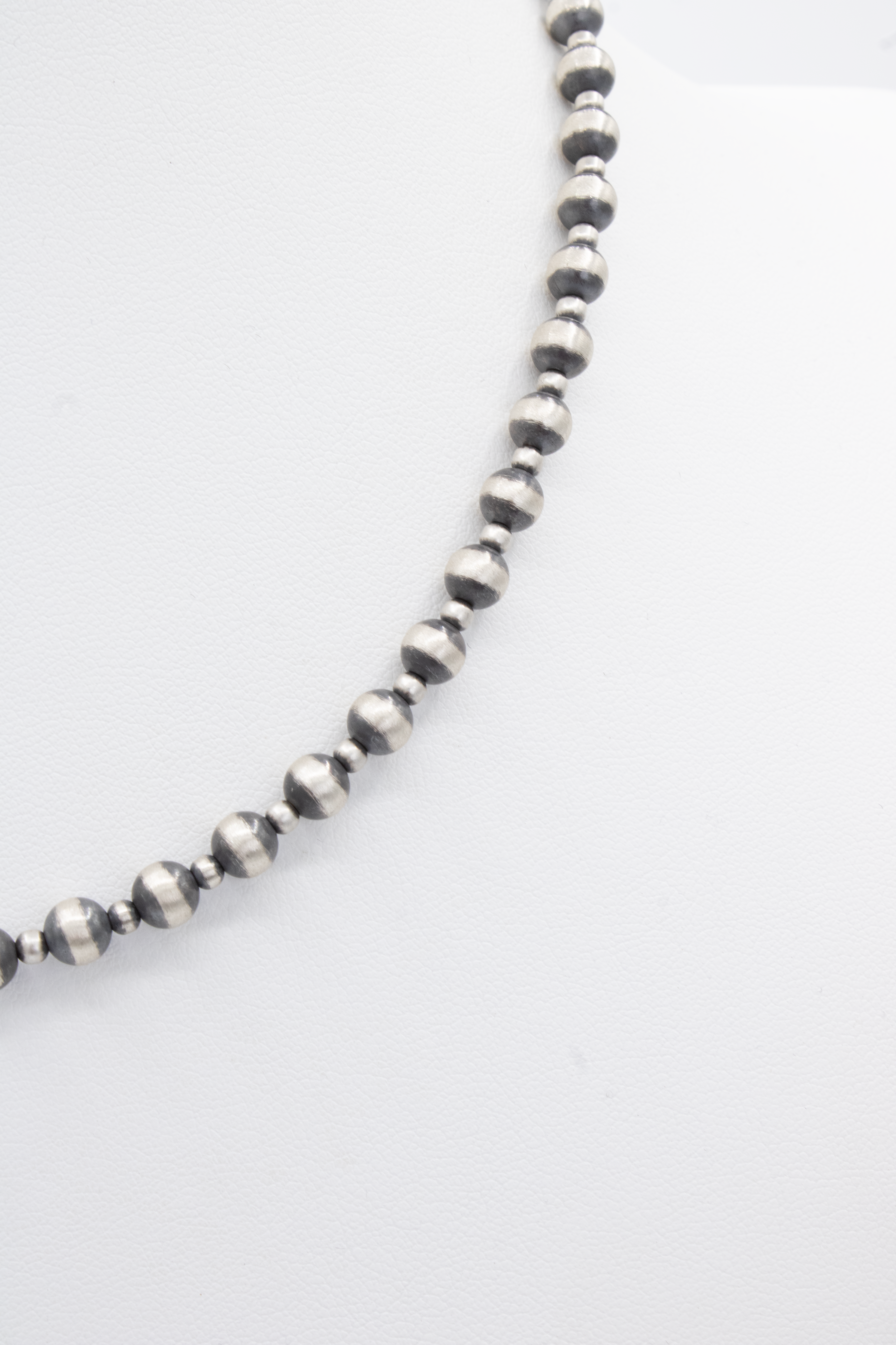 Alternating Pearl Necklace